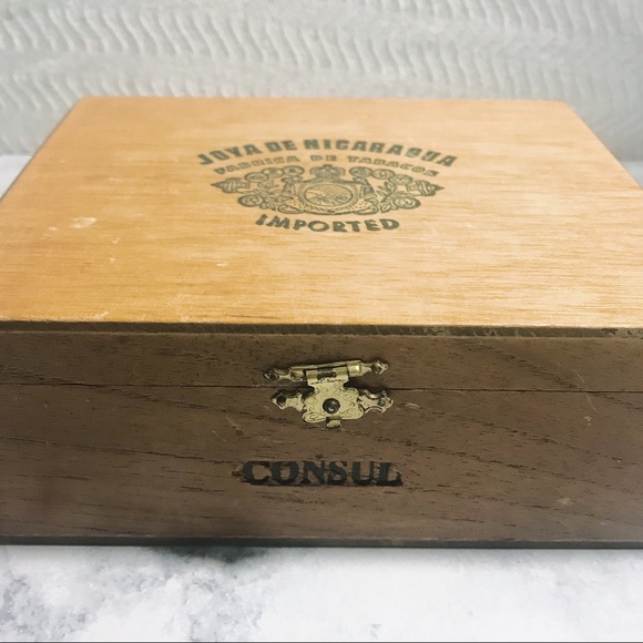 Vintage Handmade Nicaragua Cigar Wooden Box - Picture 6 of 7